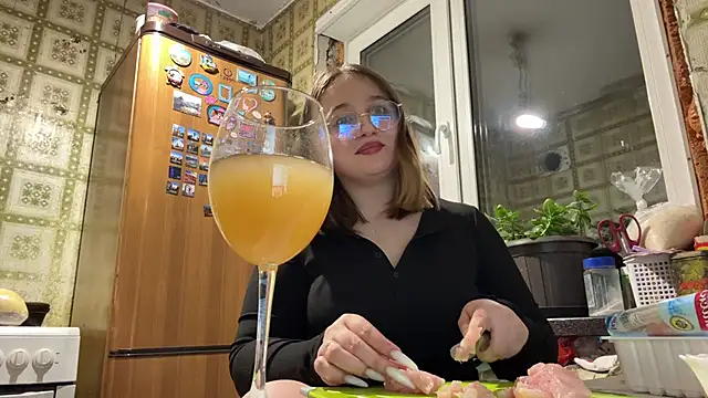 IvyGlimpse online show from 10.13.25