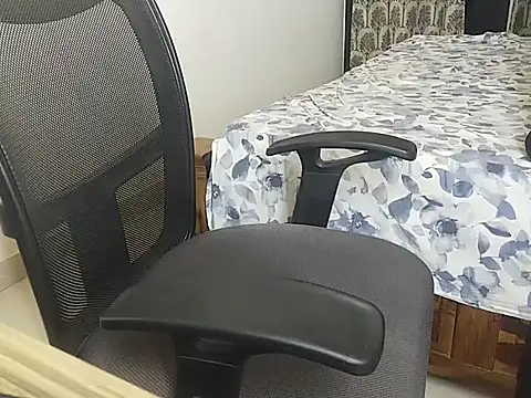 Snapshot of Dark_choclate99 chatting on 10.27.25 Dark choclate99 online show from 10.27.25