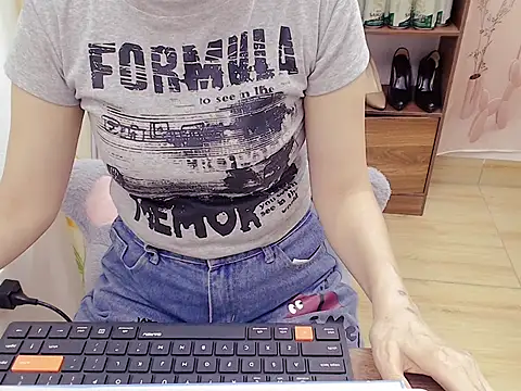 Snapshot of Funnygirl_9x chatting on 05.17.26 Funnygirl 9x online show from 05.17.26