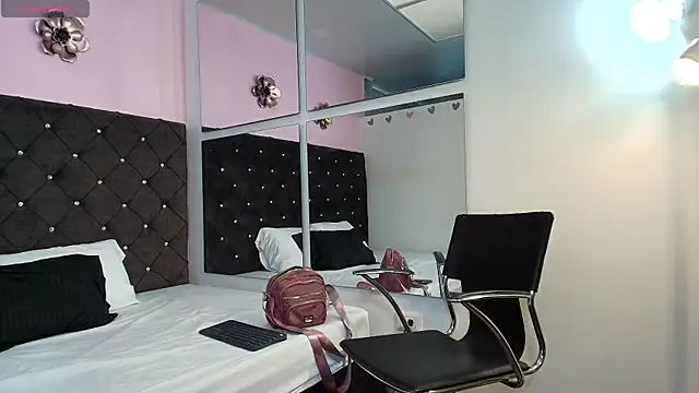 QueenScarlett online show from 09.13.25