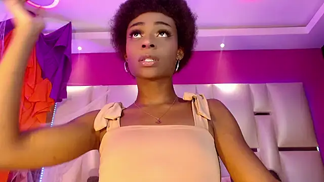 Snapshot of MariahMendezz chatting on 10.18.25 MariahMendezz online show from 10.18.25