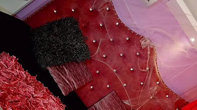 Snapshot of MariahMendezz chatting on 10.31.25 MariahMendezz online show from 10.31.25