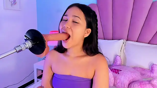 emma clarke  online show from 10.04.25