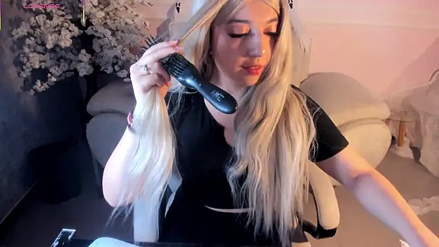 AnaVelvett online show from 10.05.25