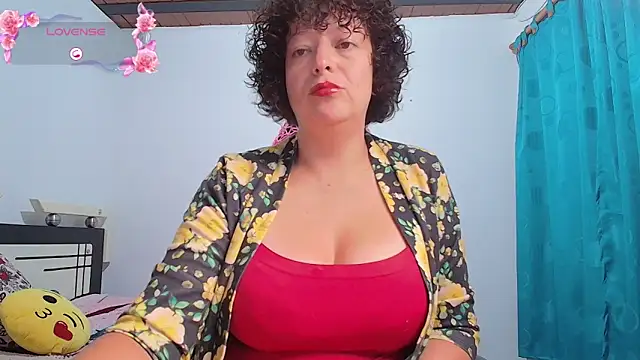 Snapshot of Miss_Oriana chatting on 10.14.25 Miss Oriana online show from 10.14.25