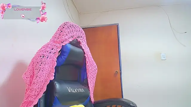 Snapshot of Miss_Oriana chatting on 10.19.25 Miss Oriana online show from 10.19.25