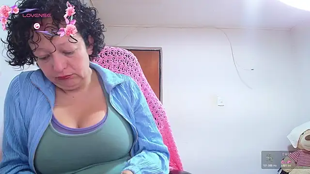 Snapshot of Miss_Oriana chatting on 10.24.25 Miss Oriana online show from 10.24.25