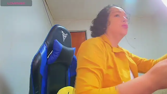 Snapshot of Miss_Oriana chatting on 11.13.25 Miss Oriana online show from 11.13.25