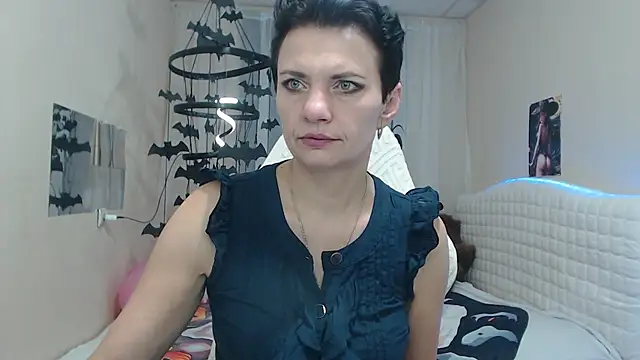 AvaSaturnian online show from 11.04.25