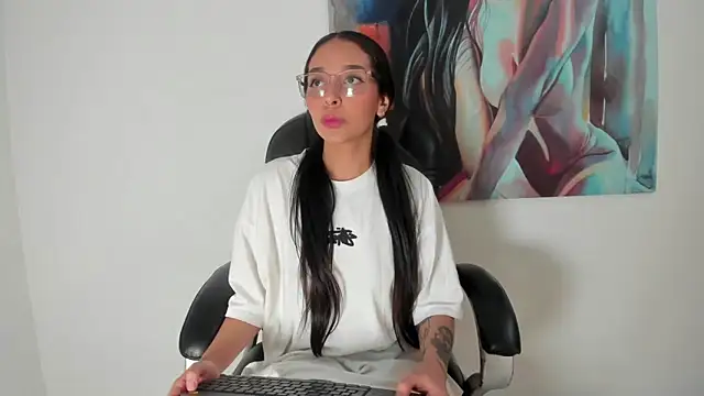 Roseaurora online show from 12.04.25