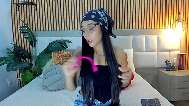 Roseaurora online show from 01.15.26