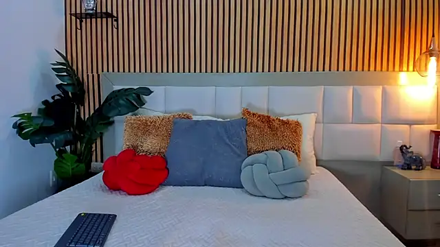 Roseaurora online show from 01.19.26