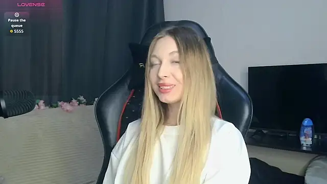 BabbbyFoxxx online show from 10.27.25