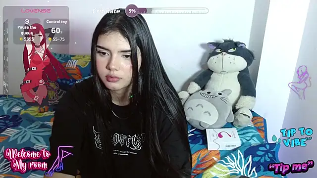 Snapshot of Emma_yui19 chatting on 10.28.25 Emma yui19 online show from 10.28.25