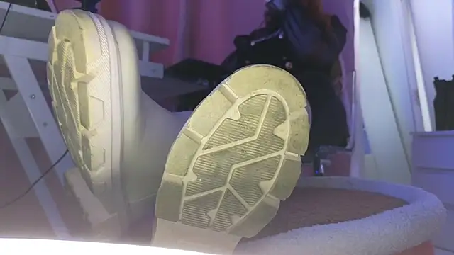 Snapshot of CruelSiren chatting on 11.26.25 CruelSiren online show from 11.26.25