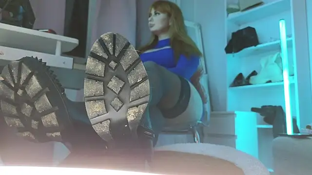 Snapshot of CruelSiren chatting on 12.04.25 CruelSiren online show from 12.04.25