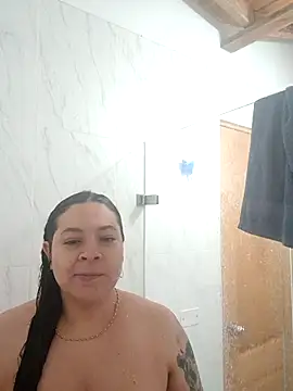 Snapshot of SophieCurves chatting on 10.15.25 SophieCurves online show from 10.15.25