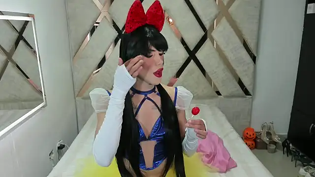 Snapshot of Barbieoonfire chatting on 11.05.25 Barbieoonfire online show from 11.05.25