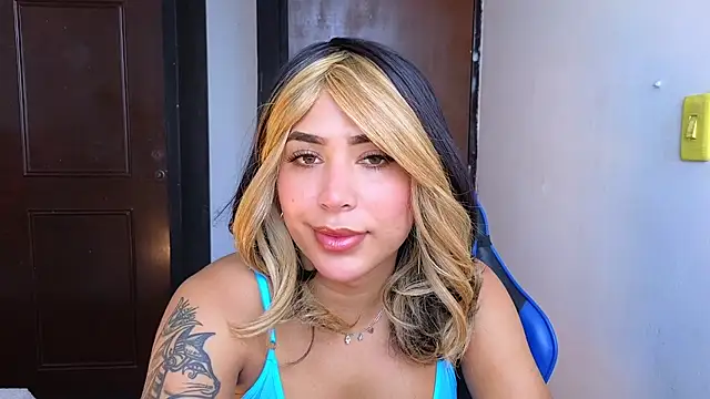 Snapshot of dahiana_marin chatting on 06.25.26 dahiana marin online show from 06.25.26