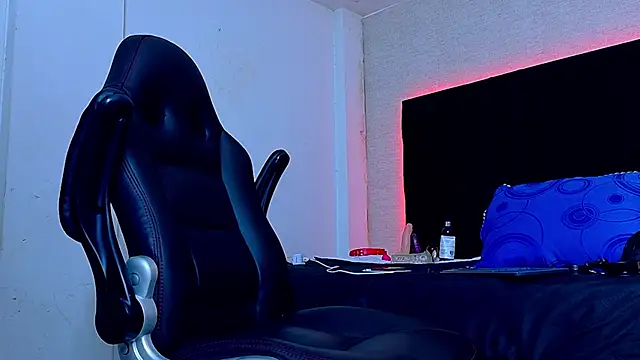 HairyDiamond  online show from 10.20.25