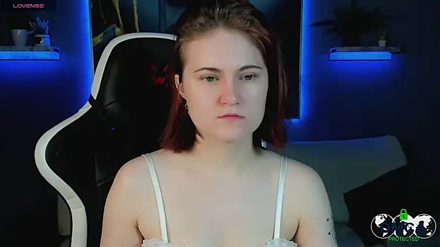 Snapshot of Roxy_foxi chatting on 09.28.25 Roxy foxi online show from 09.28.25