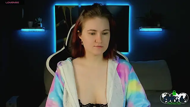 Snapshot of Roxy_foxi chatting on 10.12.25 Roxy foxi online show from 10.12.25