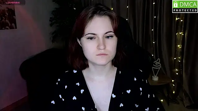 Snapshot of Roxy_foxi chatting on 10.19.25 Roxy foxi online show from 10.19.25