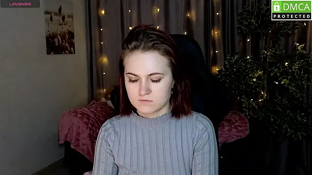 Snapshot of Roxy_foxi chatting on 10.25.25 Roxy foxi online show from 10.25.25