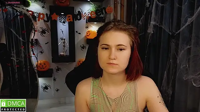 Snapshot of Roxy_foxi chatting on 10.31.25 Roxy foxi online show from 10.31.25