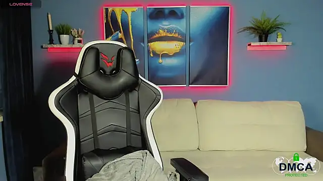 Snapshot of Roxy_foxi chatting on 11.08.25 Roxy foxi online show from 11.08.25