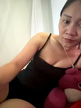 Almond-cute online show from 09.15.25