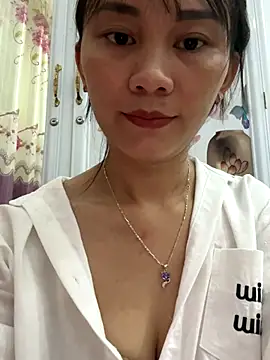 Almond-cute online show from 09.23.25