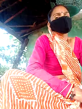 Snapshot of H_seema chatting on 10.04.25 H seema online show from 10.04.25