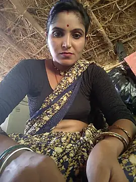 Snapshot of LUCKY_cut chatting on 10.02.25 LUCKY cut online show from 10.02.25