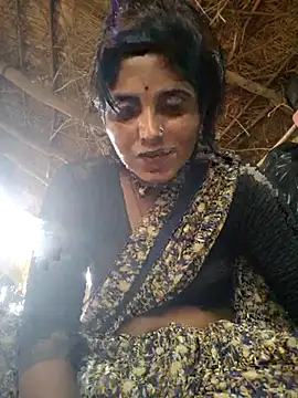 Snapshot of LUCKY_cut chatting on 10.03.25 LUCKY cut online show from 10.03.25