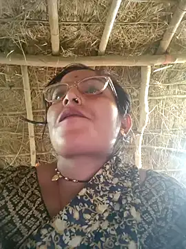 Snapshot of LUCKY_cut chatting on 10.08.25 LUCKY cut online show from 10.08.25