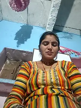 Snapshot of LUCKY_cut chatting on 10.08.25 LUCKY cut online show from 10.08.25