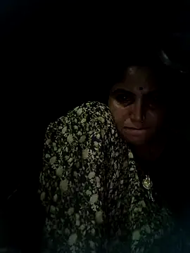 Snapshot of LUCKY_cut chatting on 10.13.25 LUCKY cut online show from 10.13.25