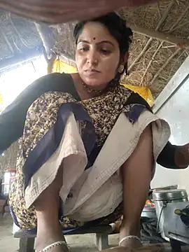 Snapshot of LUCKY_cut chatting on 10.14.25 LUCKY cut online show from 10.14.25