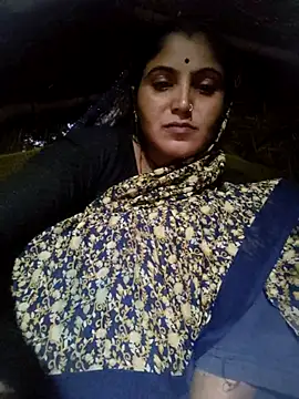 Snapshot of LUCKY_cut chatting on 10.19.25 LUCKY cut online show from 10.19.25