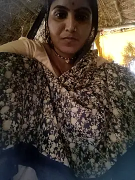 Snapshot of LUCKY_cut chatting on 10.23.25 LUCKY cut online show from 10.23.25