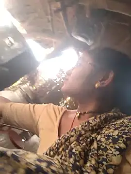 Snapshot of LUCKY_cut chatting on 10.24.25 LUCKY cut online show from 10.24.25