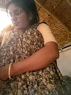 Snapshot of LUCKY_cut chatting on 10.27.25 LUCKY cut online show from 10.27.25