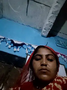 Snapshot of LUCKY_cut chatting on 10.28.25 LUCKY cut online show from 10.28.25