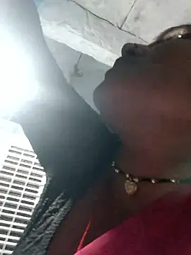 Snapshot of LUCKY_cut chatting on 10.31.25 LUCKY cut online show from 10.31.25