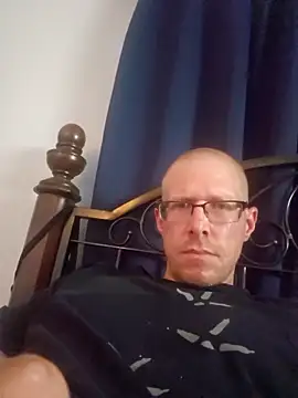 MrLeakyHelmet online show from 09.08.25