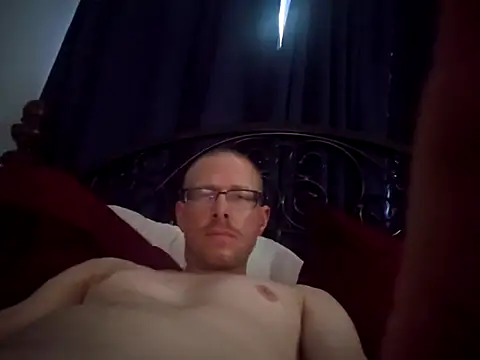 MrLeakyHelmet online show from 09.15.25