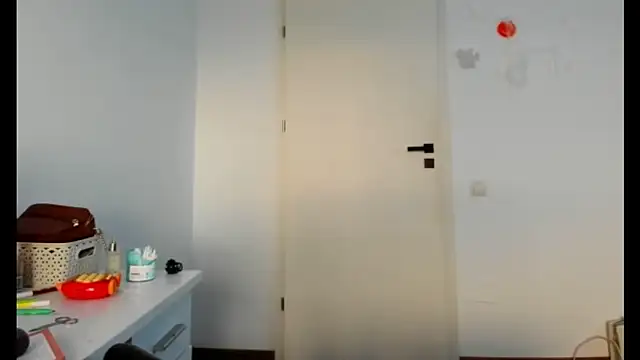 Snapshot of crystalxx18 chatting on 10.24.25 crystalxx18 online show from 10.24.25