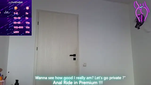 Snapshot of crystalxx18 chatting on 11.10.25 crystalxx18 online show from 11.10.25