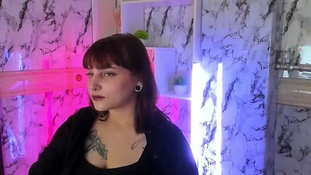 Snapshot of LeslieThomass chatting on 10.14.25 LeslieThomass online show from 10.14.25